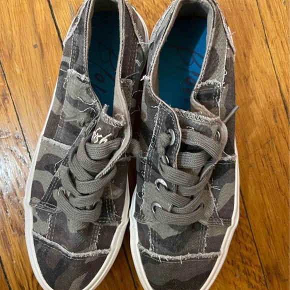 Camo Slip On Sneakers Size 6 - Picture 1 of 1